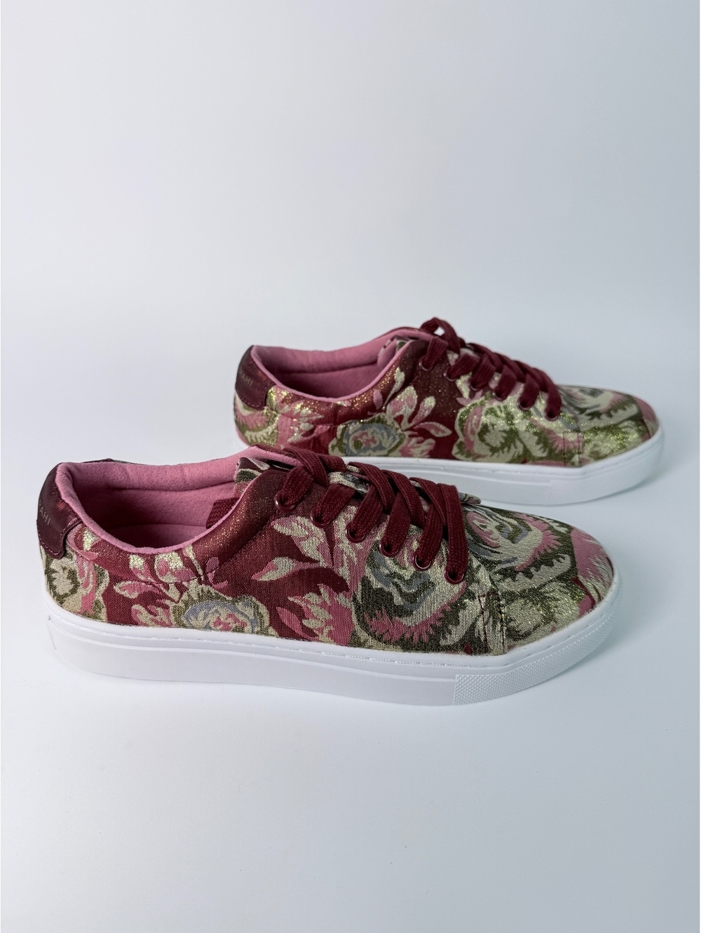 Isaac Mizrahi - Beckie Floral Brocade Lace up Sneakers. Size 7.5